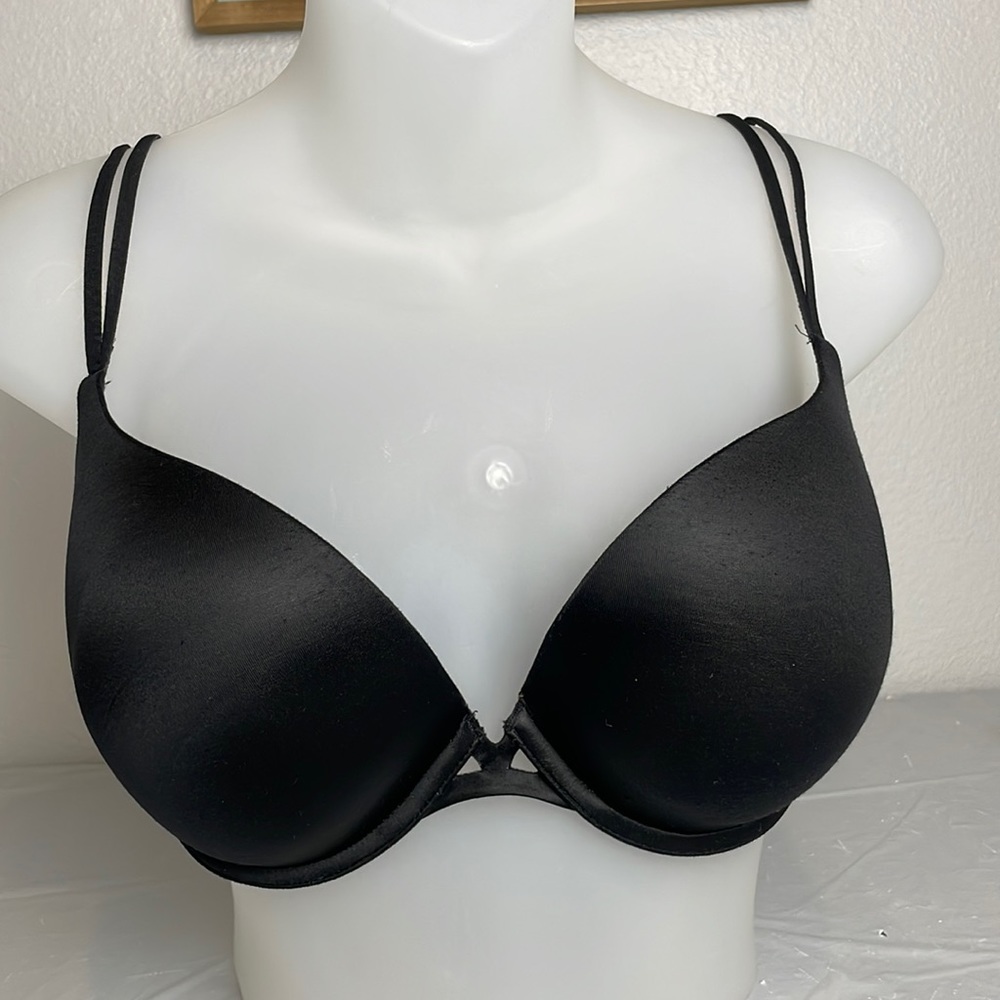 Victoria’s Secret Very Sexy Push-Up bra 32DDD black double straps sexy